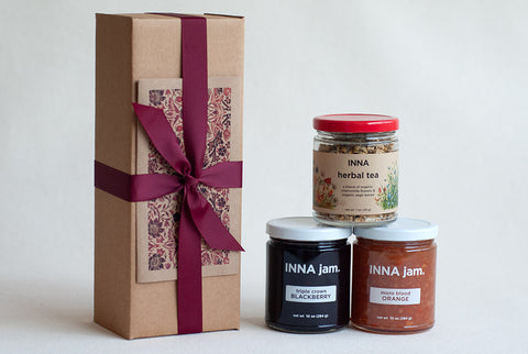 GIFT: 2 jars of jam + 1 jar of tea, with ribbon and ART card